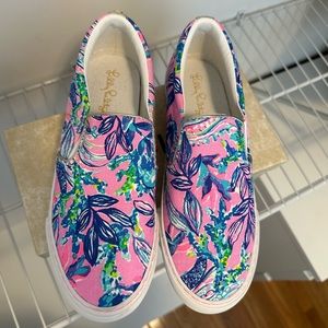 Lilly Pulitzer slip on canvas Julie sneakers - size 7.